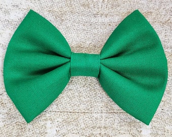 Green hair bow | Solid green hair bow | Saint Patrick's Day hair bow | Kelly green hair bow | Green hair bow clip | Green bow headband