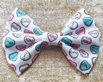 Candy hearts hair bow / Candy hearts bow / Conversación corazones bow / Conversación corazones hair bow / Valentines candy bow / Candy hearts clip