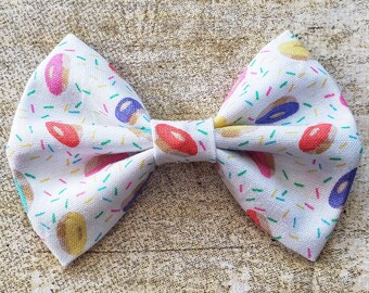 Donut hair bow | Donut bows | Donut birthday party | Donut birthday | First birthday donut | Baby girl donut | Donut baby | Hair bows | Bows