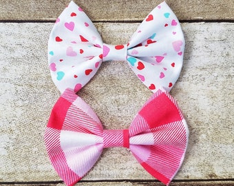 Pink valentines bow | Pink heart bow | Pink plaid hair bow | Baby girl Valentines | Valentines baby bow | Heart hair bow | Heart bow