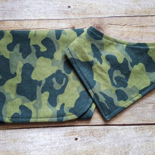 Camo baby boy | Camouflage baby | Bib and burp cloths | Camo bib | Burp cloths boy | Camo burp cloths | Bandana bib boy | Drool bibs boy