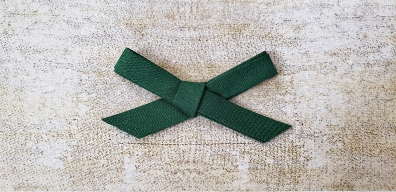 Christmas hair bows Christmas baby bows Red hair bow Handtied Christmas bows Red and green bows Green hair bow Christmas bow set