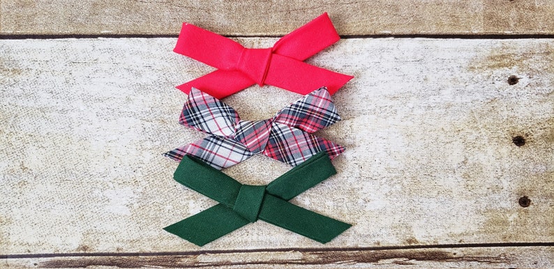 Christmas hair bows Christmas baby bows Red hair bow Handtied Christmas bows Red and green bows Green hair bow Christmas bow set