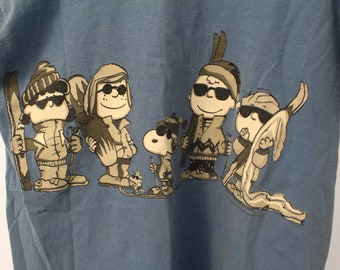 Vintage 1980s Peanuts Charlie Brown / Snoopy Snowgear Tee - M