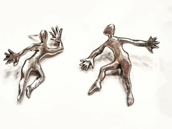 Dancing earrings