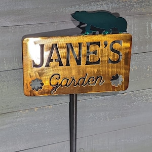 Metal Custom Garden Stake with Green Frog Garden Art Yard Stake Custom Name Gift Backyard