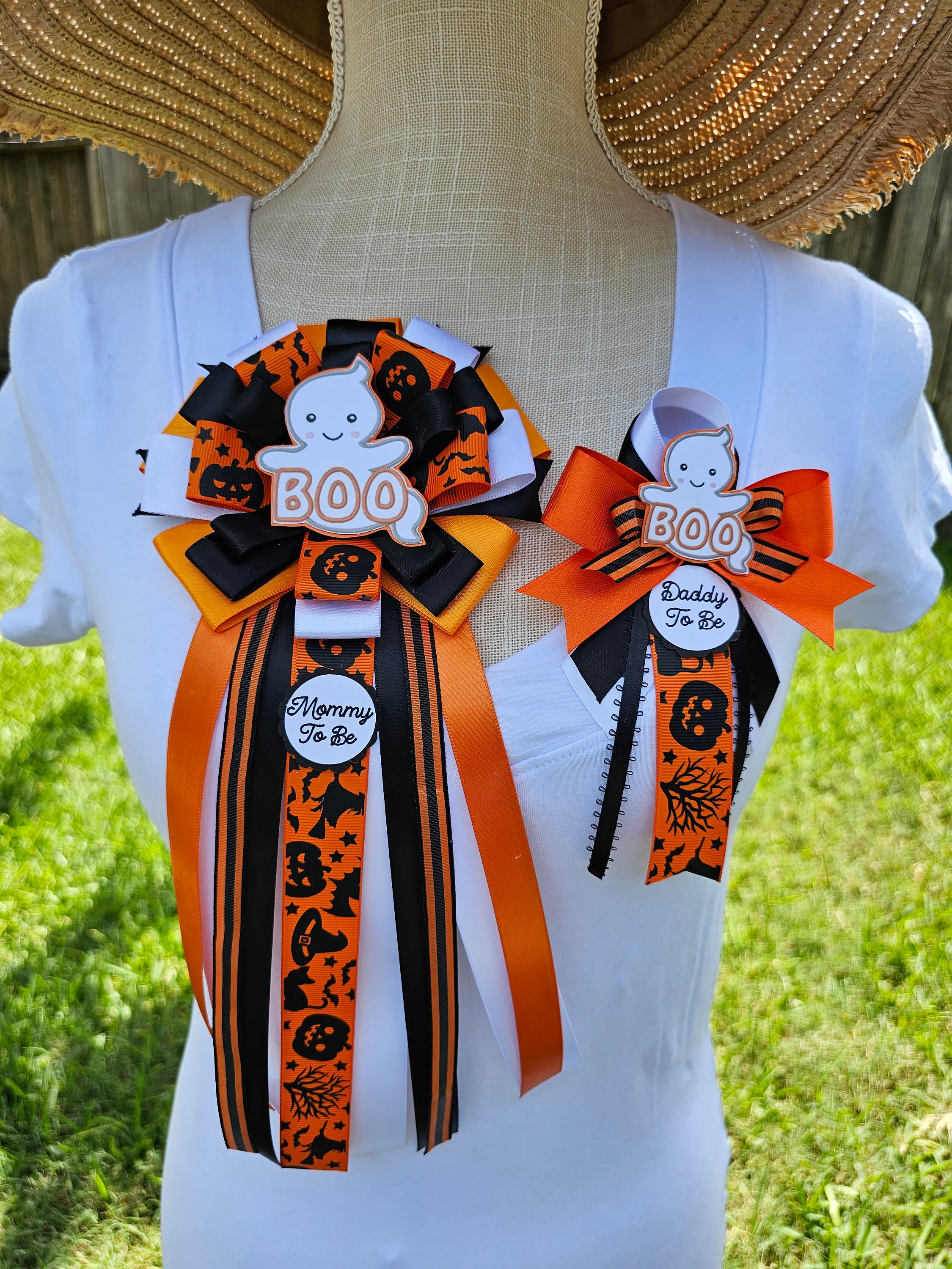 Halloween baby shower mum/ spooky baby shower mum/little ghost mom to be  pin/little boo ribbon/Halloween baby shower theme/boo mom mum