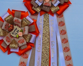Little pumpkin mom to be pin/fall maternity sash/autumn fall baby shower pin/pumpkin baby shower mum/blue litte pumpkin sash/gender reveal