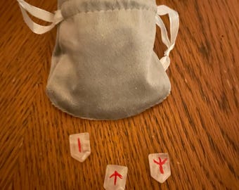 Varas rúnicas del élder Futhark de cuarzo rosa