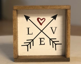 Wood Rustic Sign - Love Decor - Heart Sign - Valentines