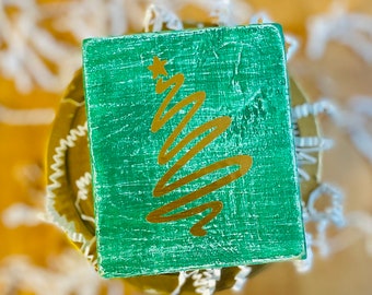 Green Wood Christmas Tree Sign: Gold Foil Tier Tray Decor