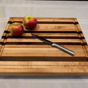 Edge grain cutting board made from Maple and Walnut