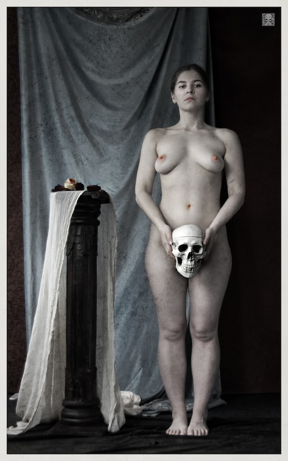 ccluster.com media nude 10 Nude With Skull Fine Art Foto - Etsy UK