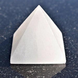 Selenite Pyramid 45 - 55 mm