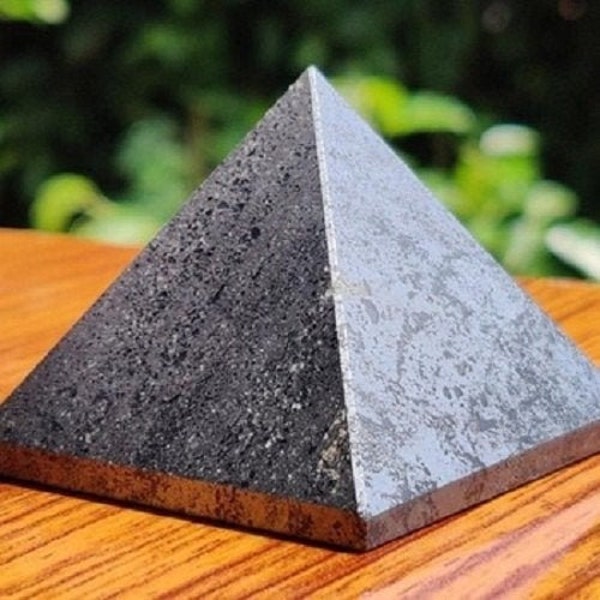 Hematite Pyramid 45 - 55 mm