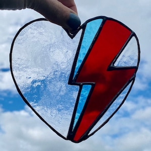 David Bowie Heart SunCatcher / Bowie Glass Window Appeso Ziggy Stardust Tributo Bowie Fan Gifts Lightning Bolt Aladdin Sane Album Cover