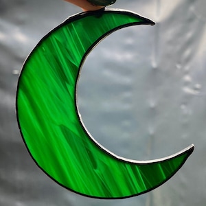 Stained Glass Moon Suncatcher / Crescent Moon Cottagecore Window or Wall Decoration Witchy Gift Boho Home Decor Green Moon Art Gifts for Her