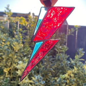 David Bowie Stained Glass Suncatcher / Lightening Bolt Wall Decor Glass Aladdin Sane Album Cover David Bowie Fan Art Ziggy Stardust Tribute