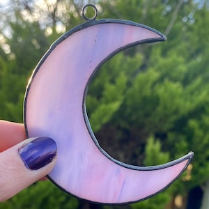 Stained Glass Moon Suncatcher / Crescent Moon Cottagecore Window or Wall Decoration Witchy Gifts Boho Home Decor Moon Phase Gifts Wicca Art