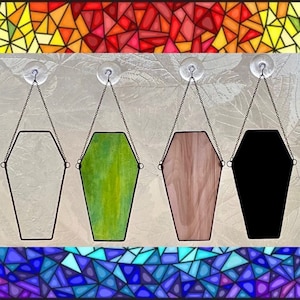 Gebrandschilderd glas kist Suncatcher / kist muur decor Goth woondecoratie kist vormige geschenken Halloween kunst spooky gotische slaapkamer decoratie