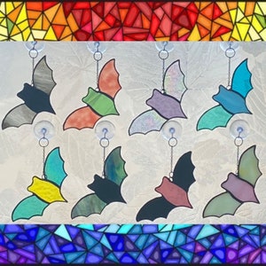 Stained Glass Bat Sun Catcher Decoration / Goth Decor Halloween Gothic Bat Wall Ornament Window Hanging Bat Lovers Gift Witch Bedroom Art
