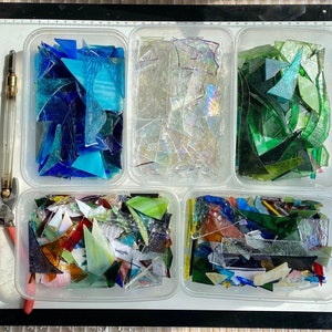 Green Stained Glass Pieces 500g / Mosaic Supplies Glass for Mosaics Art Stain Glass Offcuts Art Craft Supplies Scrap Glass Random Shapes image 2