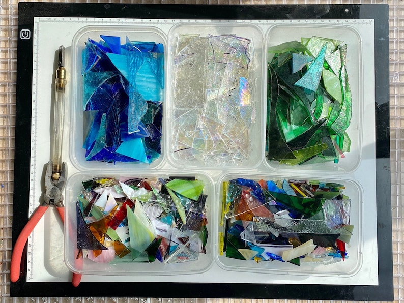 Green Stained Glass Pieces 500g / Mosaic Supplies Glass for Mosaics Art Stain Glass Offcuts Art Craft Supplies Scrap Glass Random Shapes image 2