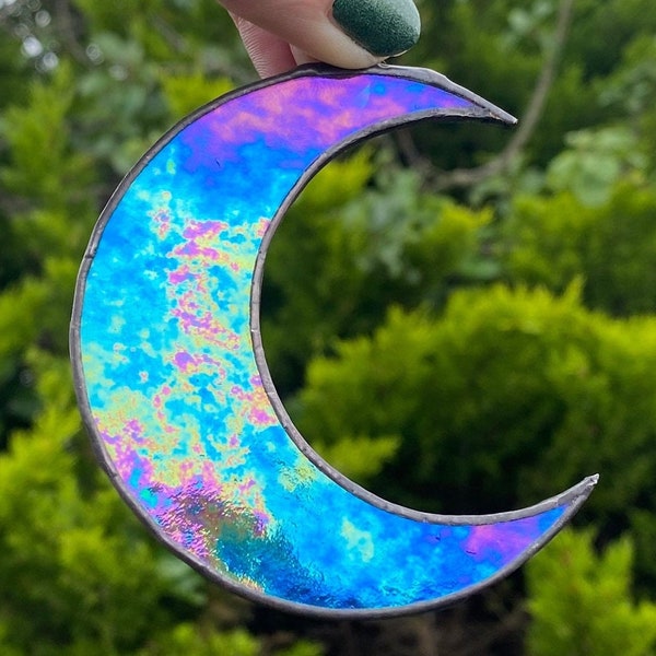 Stained Glass Moon Suncatcher / Iridescent Blue Crescent Moon Cottagecore Window or Wall Decoration Witchy Gifts Boho Home Decor Moon Phase