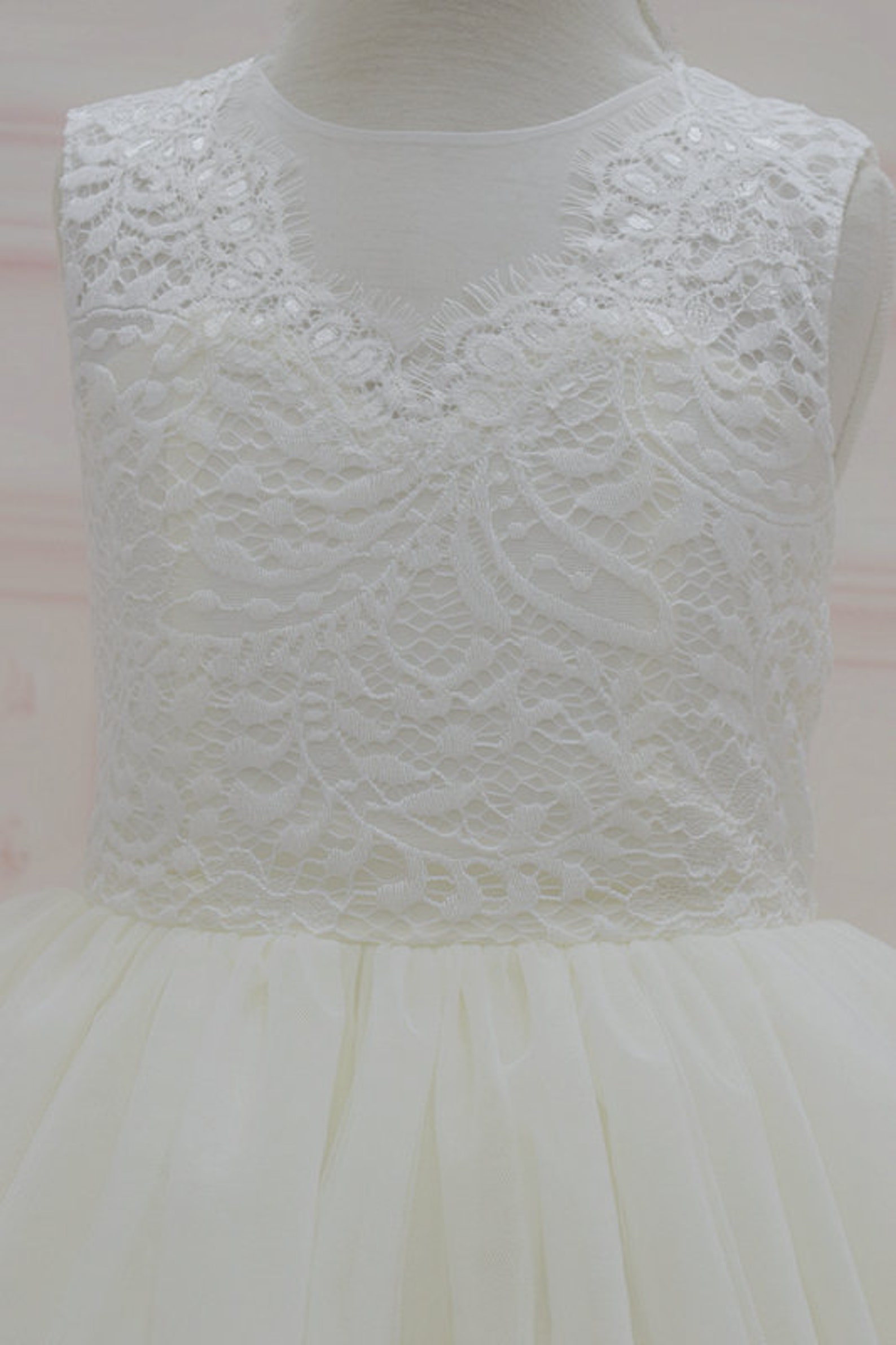 Elegant Ivory Long Sleeves Tulle Flower Girl dress With Lace