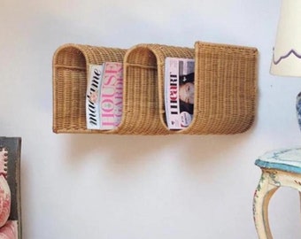 Vintage design Wall Mounted Rattan Magazine Rack, magazine holder, made in Italy, 1970s. Newspaper booth. Boho Ibiza style