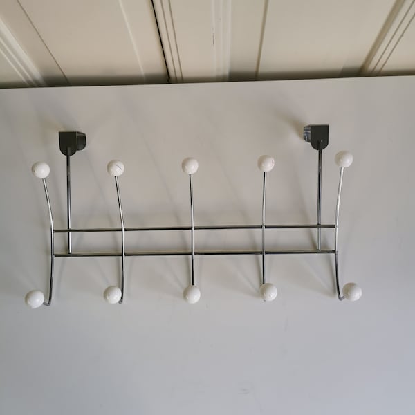 Sputnik 1950s style retro coat rack bulb coat rack. Definitely good for 10 coats. Space age, atomic style. In a vintage condition