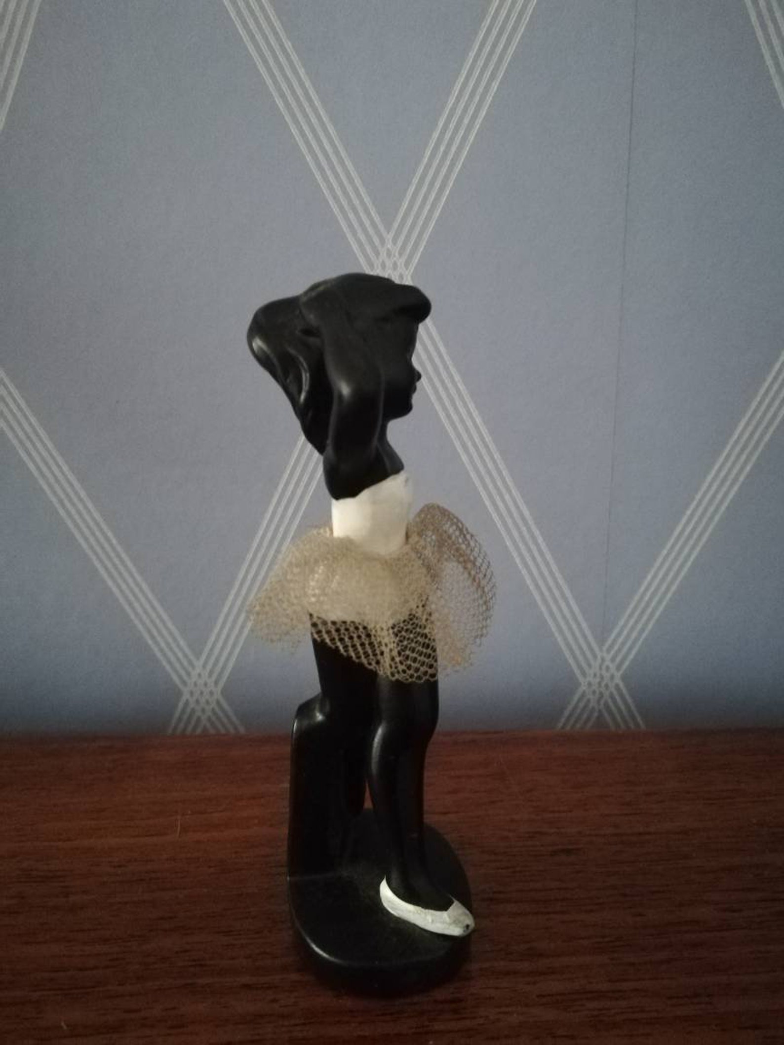 vintage black 1950s ballerina with red lipstick figurines with a ballet skirt made of fabric. retro 13 cm - 5,1 vintage black 1950s ballerina with red lipstick figurines with a ballet skirt made of fabric. retro 13 cm - 5,1