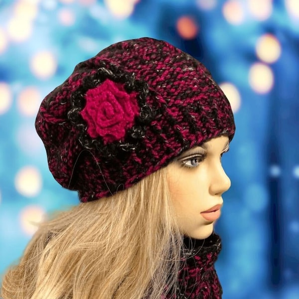 Ensemble écharpe chapeau tricoté à la main pour femmes. Cadeau de Noël. Chapeau écharpe serti de fleur cyclamen.Tricot écharpe chapeau rouge