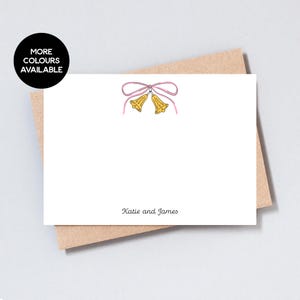 Cartes de remerciement de mariage personnalisées avec cloches et noeud - Noms personnalisés - Cartes pour lettres A6 plates - Papeterie de mariage - Plus de couleurs disponibles