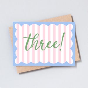 Tarjeta de felicitación para el tercer cumpleaños, para niña o niño, a rayas, con mensaje personalizado, tamaño A6 / 5x7 - GC486