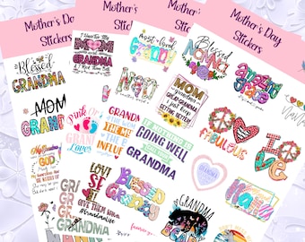 Op de afbeelding: Een set kleurrijke stickers met verschillende ontwerpen en zinnen die te maken hebben met oma's. De stickers bevatten zinnen zoals "Blessed Grandma", "Mom Grandma", "Pink or Blue", "Grandma the Wonder", "Love Grandma", "Blessed Grandma", "Grandma Bear", "Fabulous", "Amazing Grace", "I Love You", "Don't Mess With Nana", en meer.