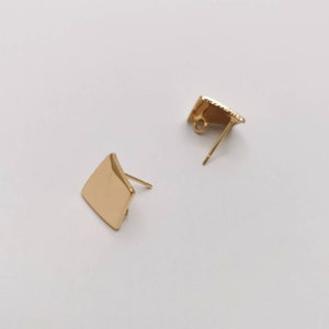 Plate Stud Earrings Charm, Curved Square Stud, Stud with Hoop, 2 Pieces.