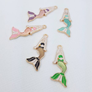 Pingentes de sereia esmaltados: pingentes coloridos, fabricação de joias (4 peças, 32 mm x 13 mm)