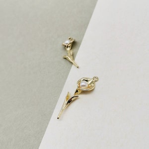 Pearl Flower Earring Charms, Gold Plated  Flower Pendants with Pearl, Pearl Earring Pendant, Gold Flower Pearl, Delicate Flower, 2 Pcs