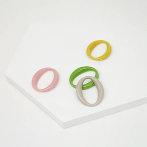 Selección de color 2 en 1 aros acrílicos, colgantes de pendientes de forma elíptica, colgantes de pendientes acrílicos, colgantes de estilo minimalista, 2 piezas.