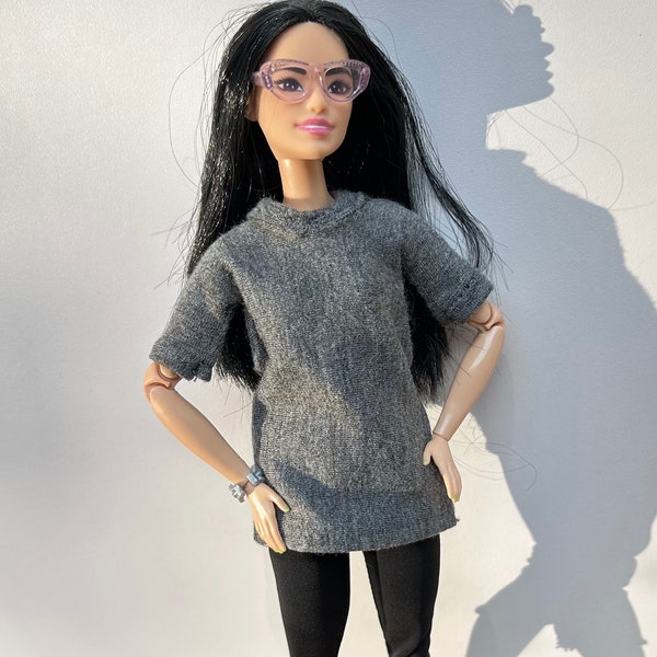 Tee, T-Shirt for doll, Size small 1/6, grey t-shirt material, classy, trendy, modern, neutral, urban fashion for a modern doll.