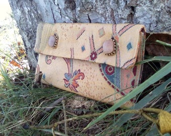 Vintage clutch beige patterned