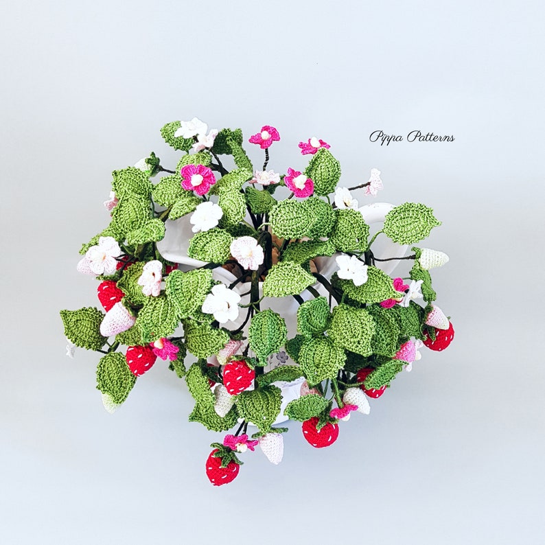 Crochet Strawberry Plant Flower Pattern photo tutorial Garden Home Decoration Floral Arrangement image 3