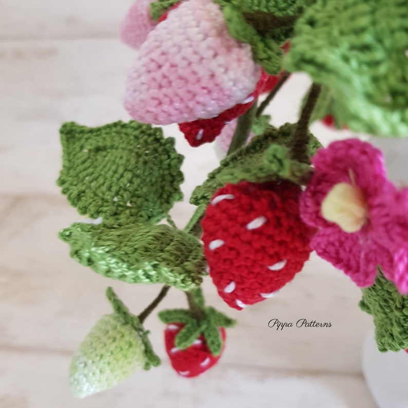 Crochet Strawberry Plant Flower Pattern photo tutorial Garden Home Decoration Floral Arrangement image 2