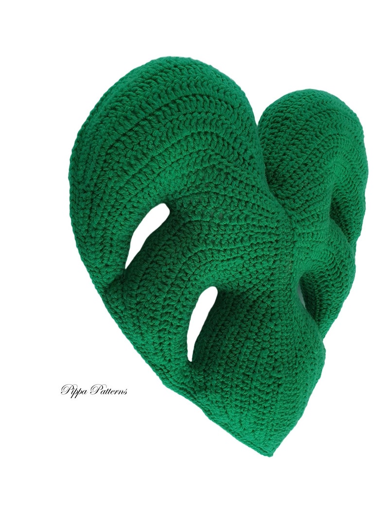 Crochet monstera leaf cushion pattern monstera pillow photo tutorial image 3