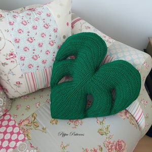 Crochet monstera leaf cushion pattern monstera pillow photo tutorial image 2