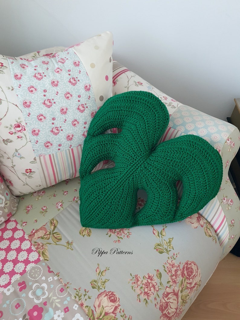 Crochet monstera leaf cushion pattern monstera pillow photo tutorial image 2