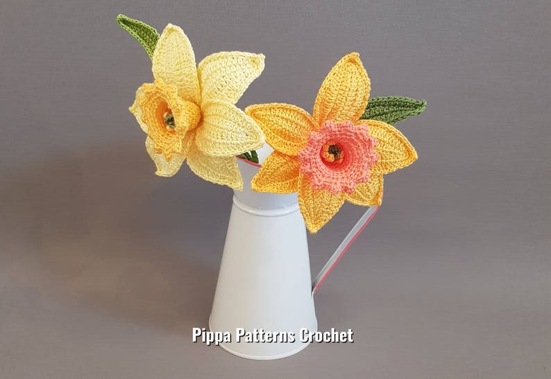 Crochet Daffodil Flower Pattern photo tutorial for bouquets Etsy
