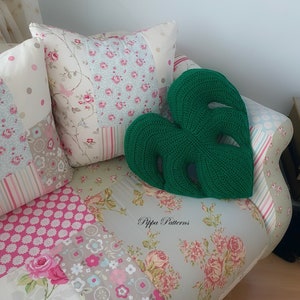 Crochet monstera leaf cushion pattern monstera pillow photo tutorial image 5