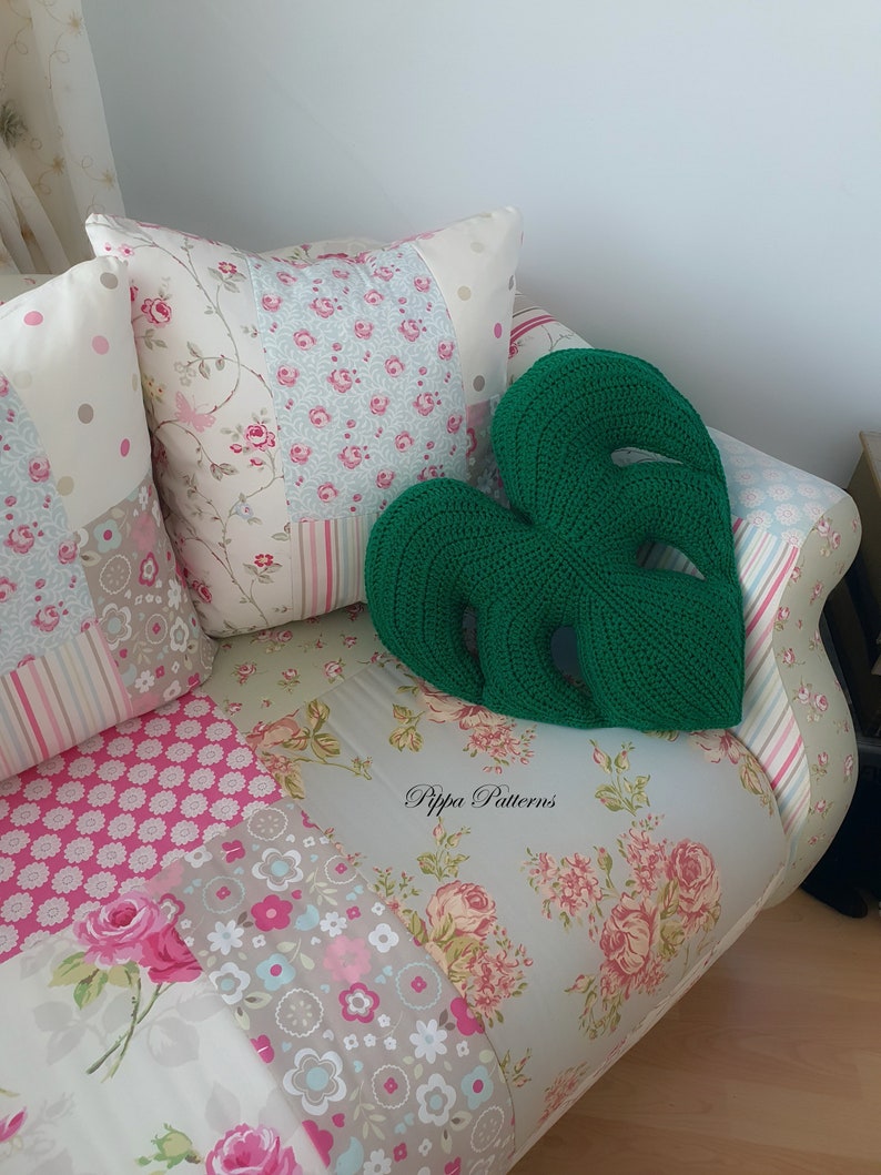 Crochet monstera leaf cushion pattern monstera pillow photo tutorial image 5